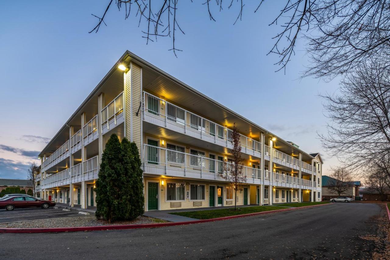 Hometowne Studios By Red Roof Spokane - Valley Spokane Valley Exterior photo